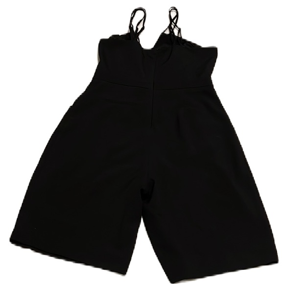 Jealous Tomato, Adjustable Straps, Zip Back short Jumpsuit, Black, Size Large - Picture 3 of 7